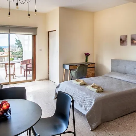 アパートホテル Follow The Sun 3*