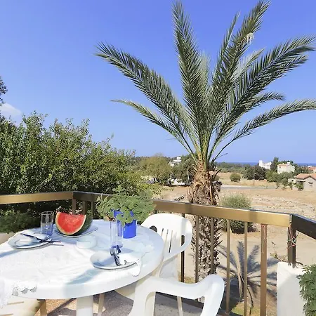 Follow The Sun 3* Polis