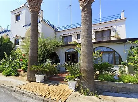 Follow The Sun 3* Polis