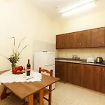 Follow The Sun Hotel apartamentowy 3*