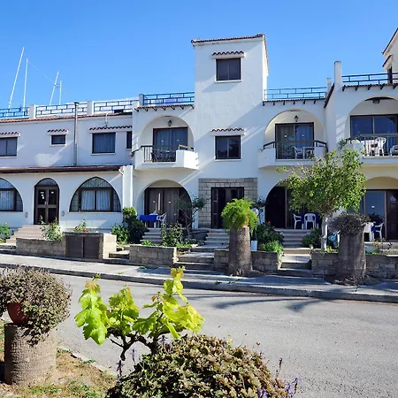 Follow The Sun 3* Polis