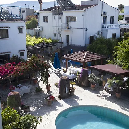 Hotel de apartamente Follow The Sun Polis