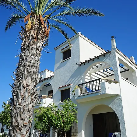 Follow The Sun Aparthotel 3*