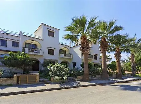 Follow The Sun Aparthotel 3*