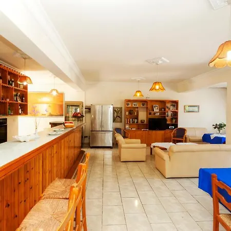 Follow The Sun Hotel de apartamente Polis