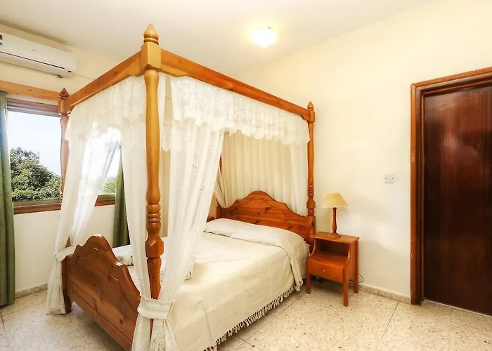 Follow The Sun 3* Polis