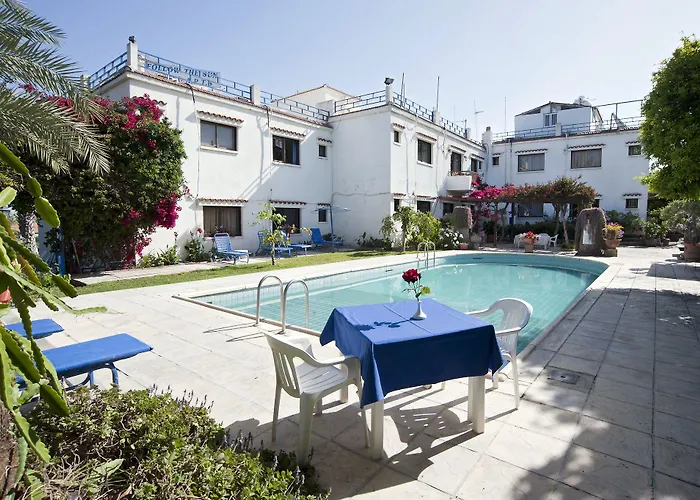 Follow The Sun 3* Polis