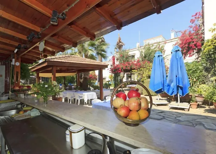 Follow The Sun Apartahotel Polis