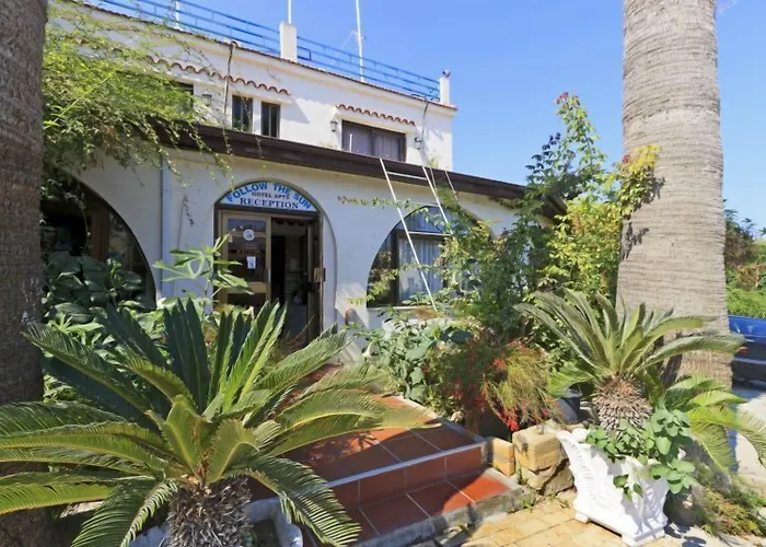 Follow The Sun Apartahotel Polis