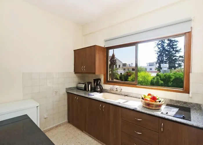 Follow The Sun Apartahotel Polis