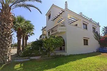 Follow The Sun Apartahotel Polis