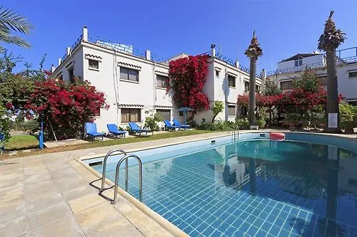 Follow The Sun Aparthotel Polis