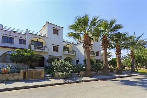 Follow The Sun Aparthotel 3*